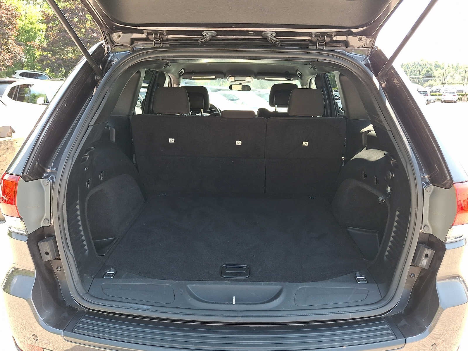 2019 Jeep Grand Cherokee Laredo E - Photo 28