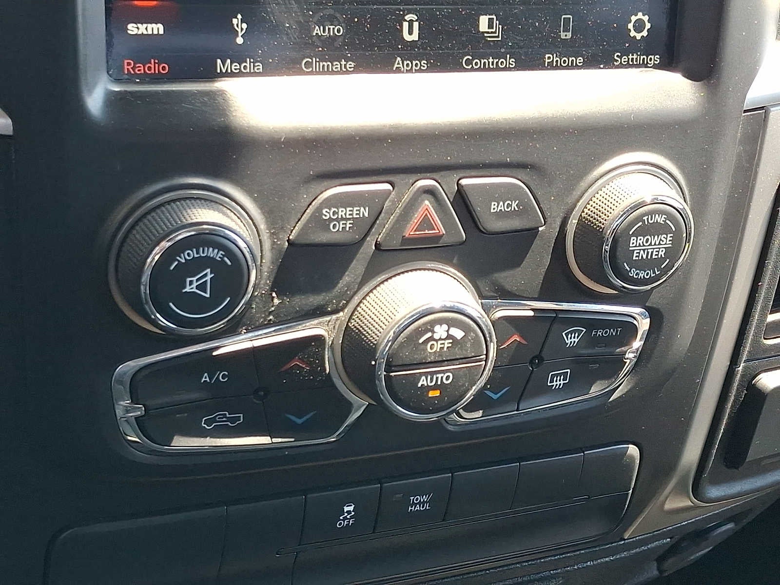 2019 RAM 1500 Classic SLT 4x4 Crew Cab 64 Box