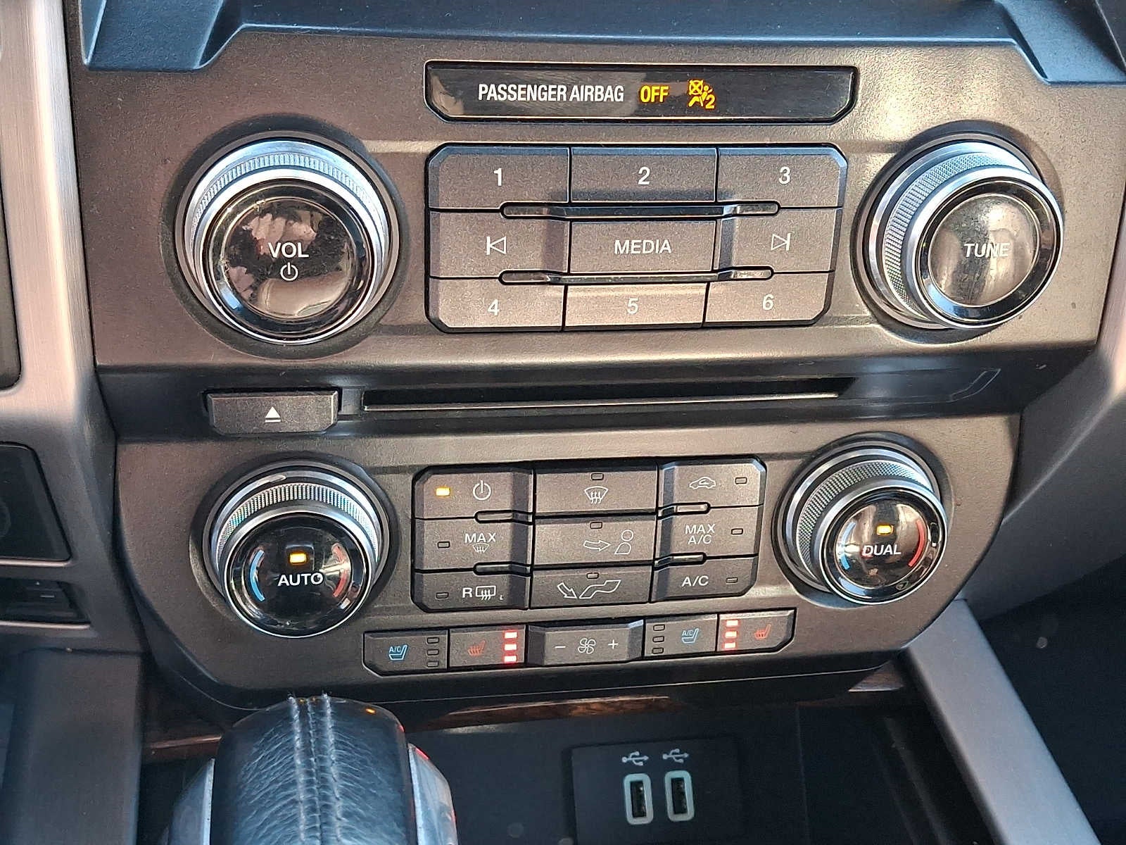 2016 Ford F-150 4WD SuperCrew 145 Platinum