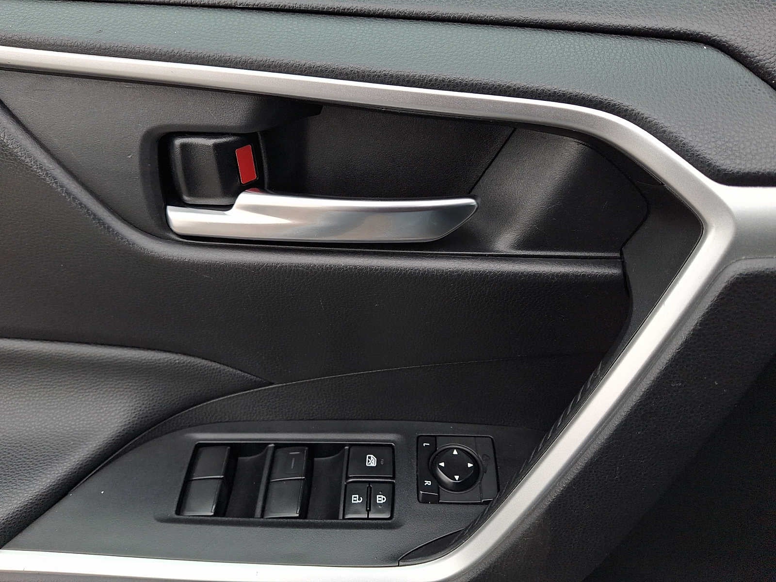 2020 Toyota RAV4 XLE FWD