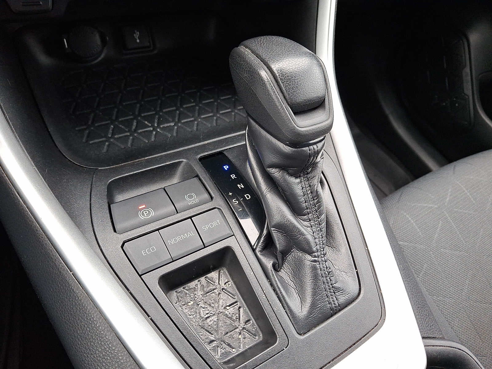 2020 Toyota RAV4 XLE FWD