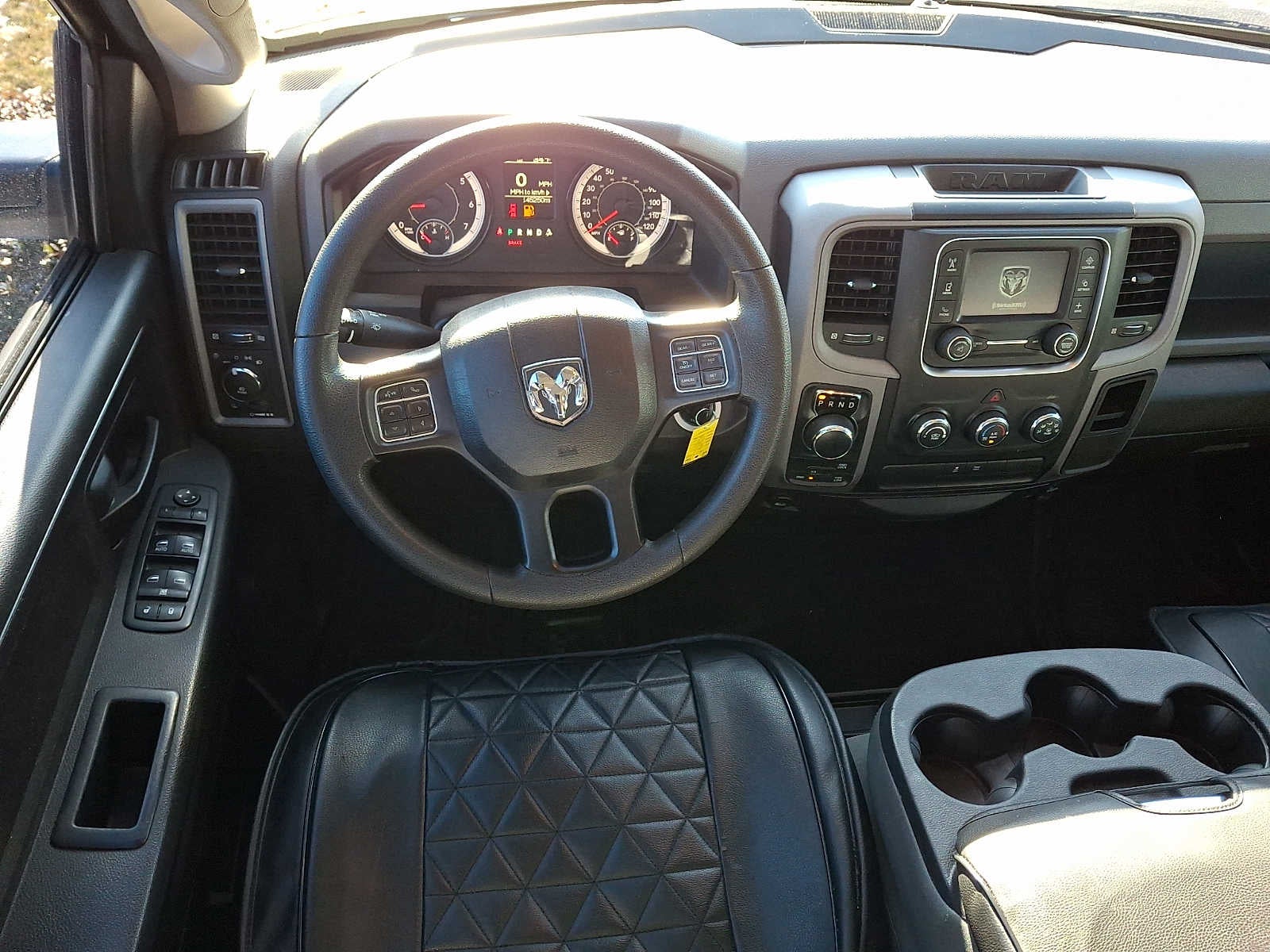 2017 RAM 1500 Express 4x4 Crew Cab 57 Box