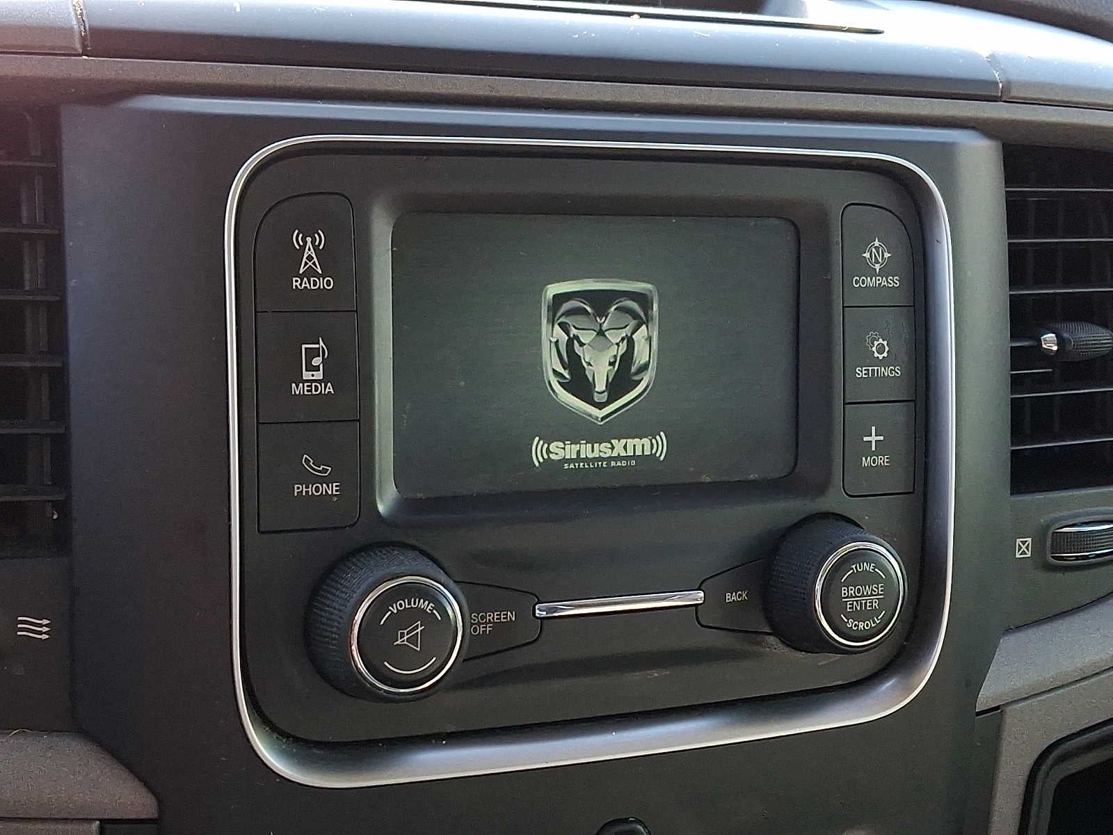 2017 RAM 1500 Express 4x4 Crew Cab 57 Box