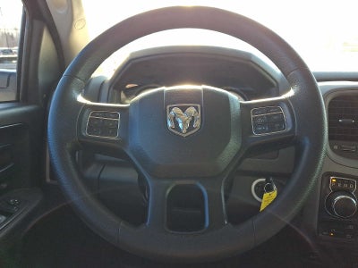 2017 RAM 1500 Express 4x4 Crew Cab 57 Box