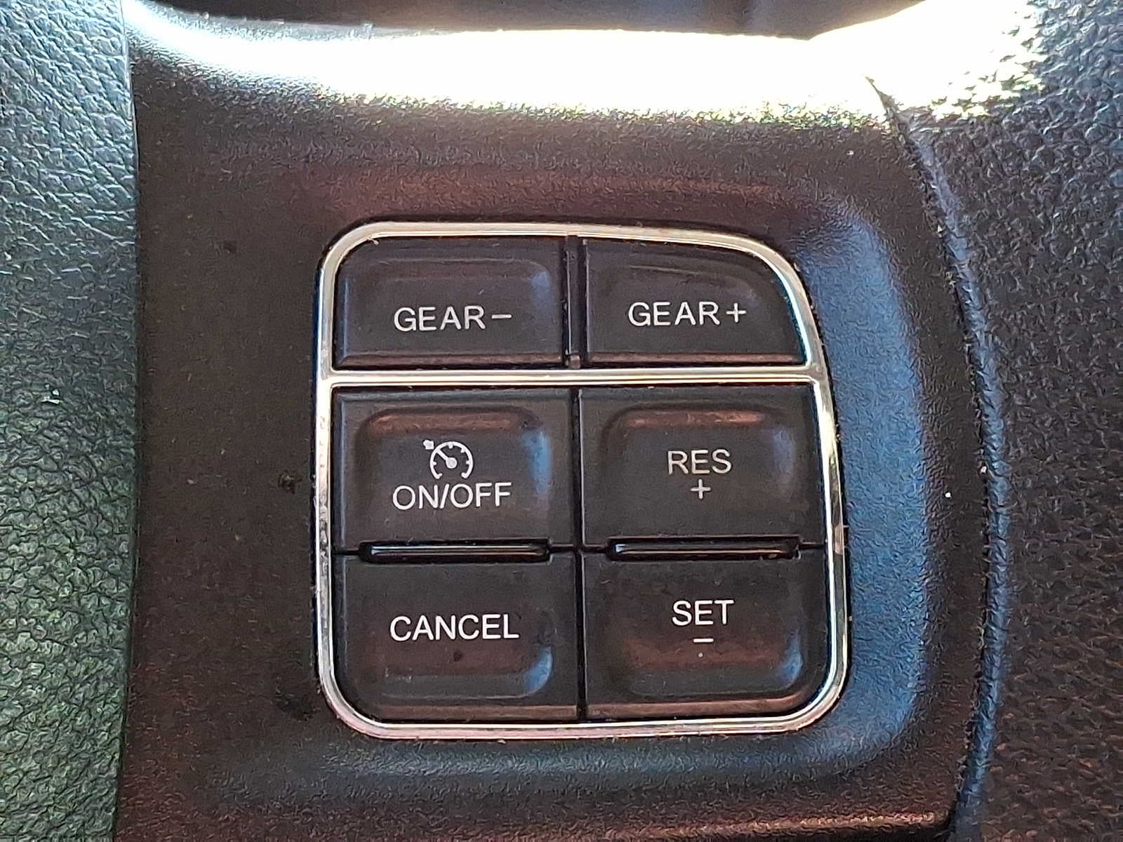 2017 RAM 1500 Express 4x4 Crew Cab 57 Box