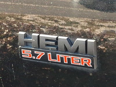 2017 RAM 1500 Express 4x4 Crew Cab 57 Box