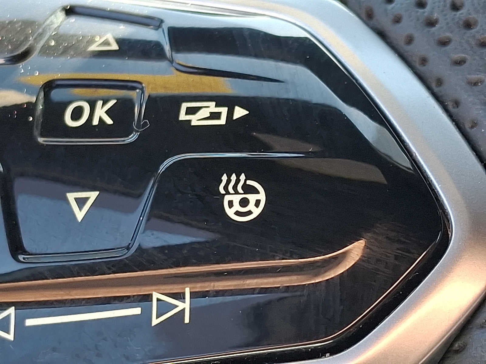 2022 Volkswagen Tiguan 2.0T SEL R-Line 4MOTION