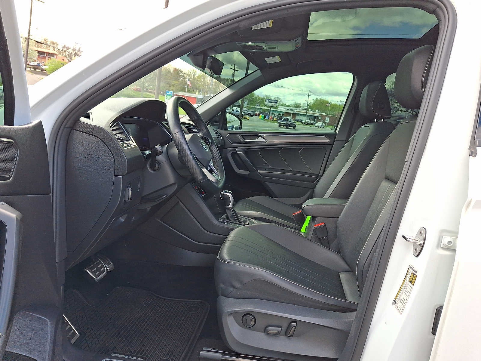 2023 Volkswagen Tiguan 2.0T SE R-Line Black 4MOTION