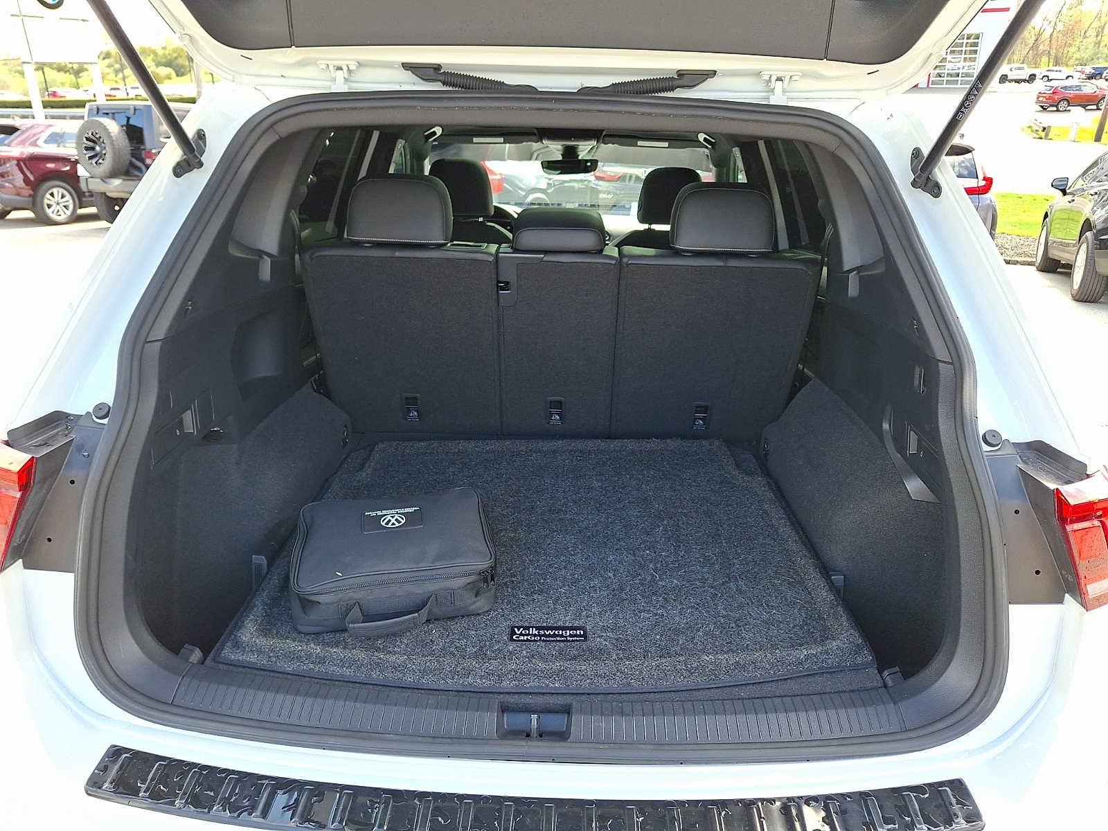 2023 Volkswagen Tiguan 2.0T SE R-Line Black 4MOTION