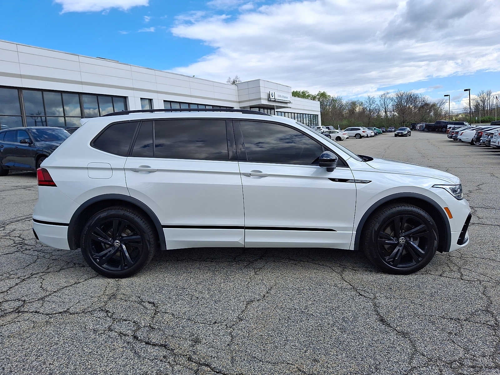 2023 Volkswagen Tiguan 2.0T SE R-Line Black 4MOTION
