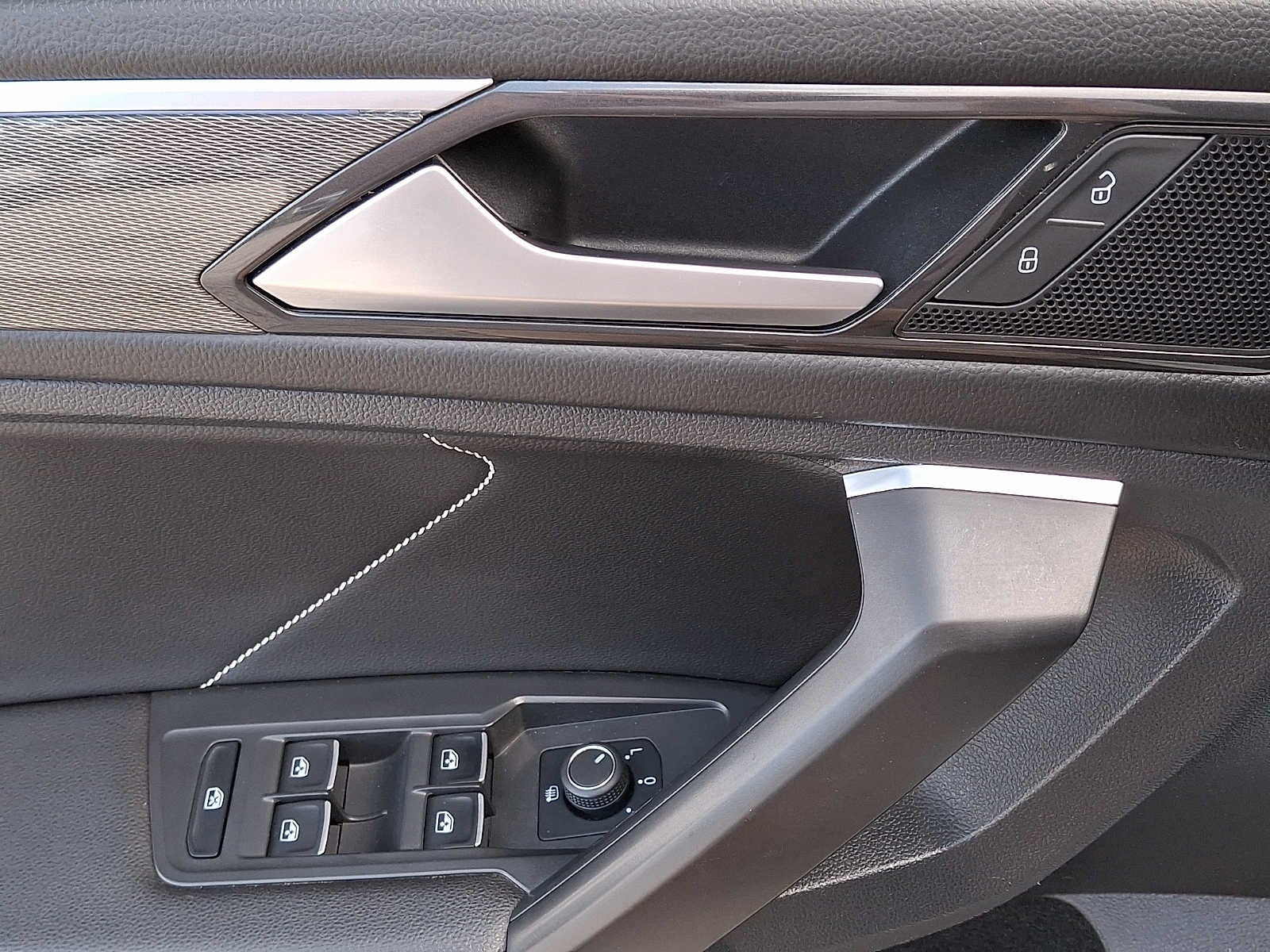 2023 Volkswagen Tiguan 2.0T SE R-Line Black 4MOTION