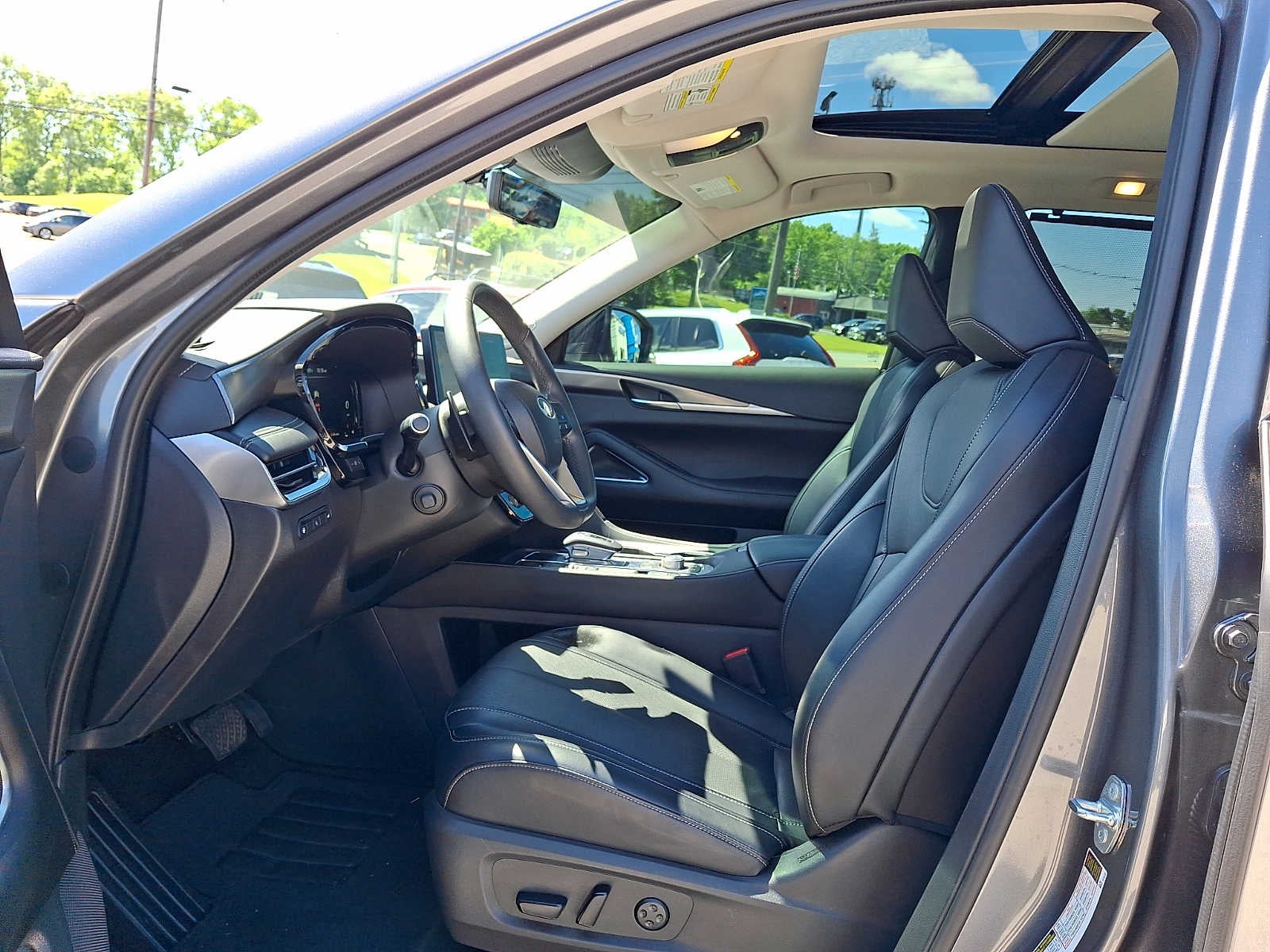 2023 INFINITI QX60 LUXE AWD
