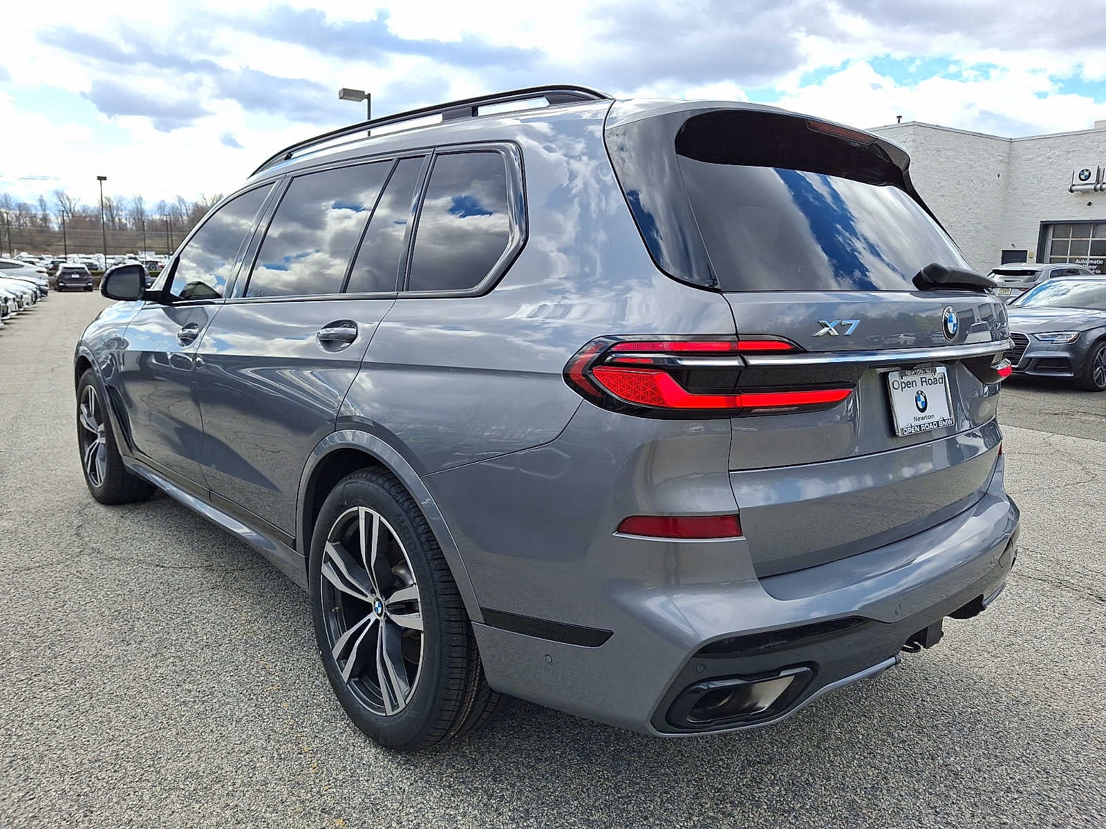 2023 BMW X7 xDrive40i Sports Activity Vehicle