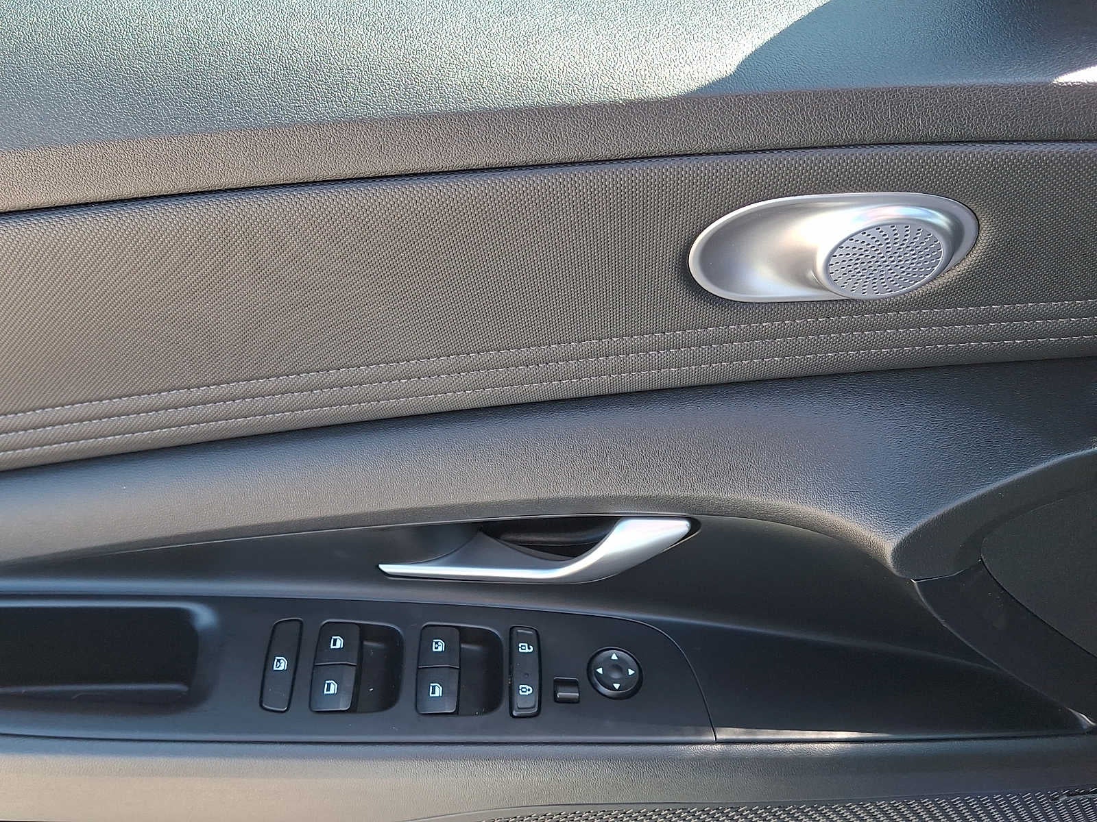 2023 Hyundai Elantra Limited IVT