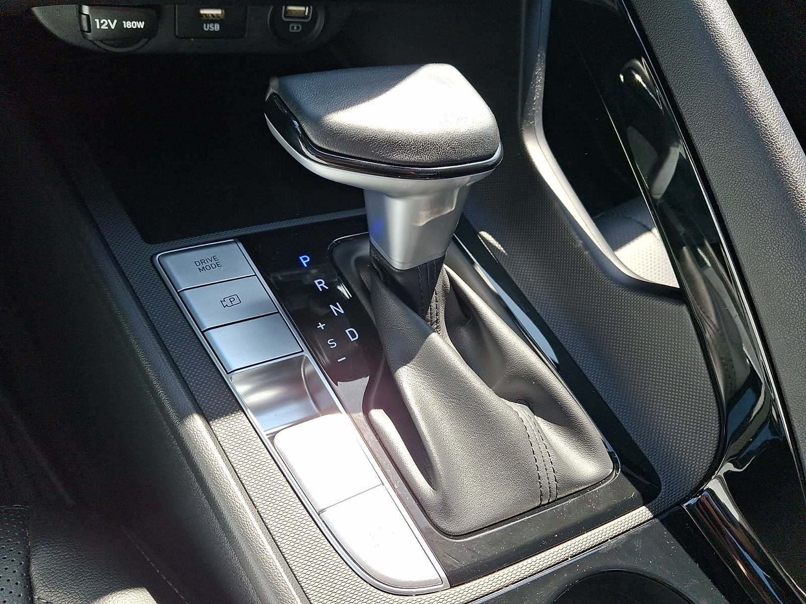 2023 Hyundai Elantra Limited IVT