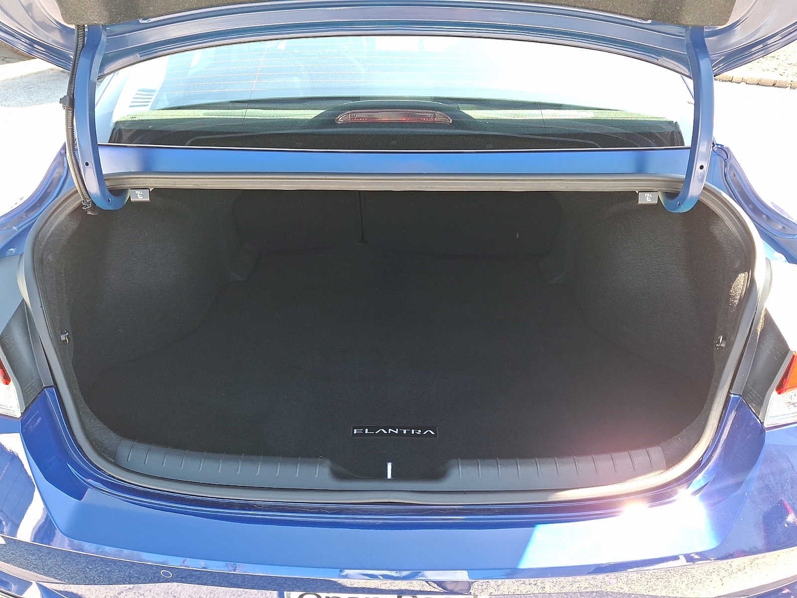 2023 Hyundai Elantra Limited IVT