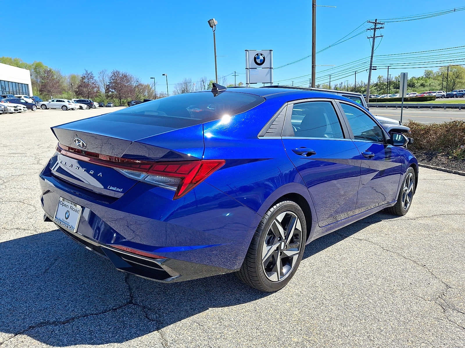 2023 Hyundai Elantra Limited IVT