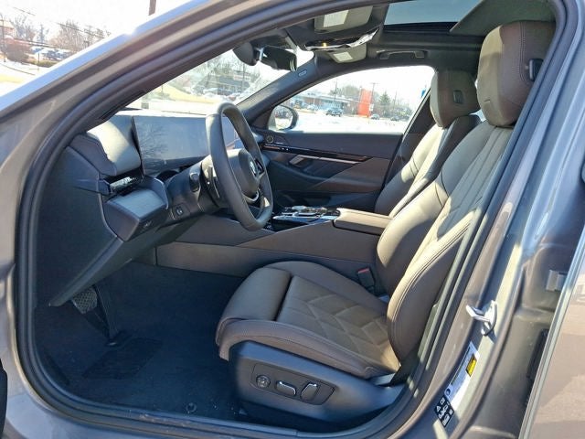 2025 BMW 5 Series 530i xDrive Sedan