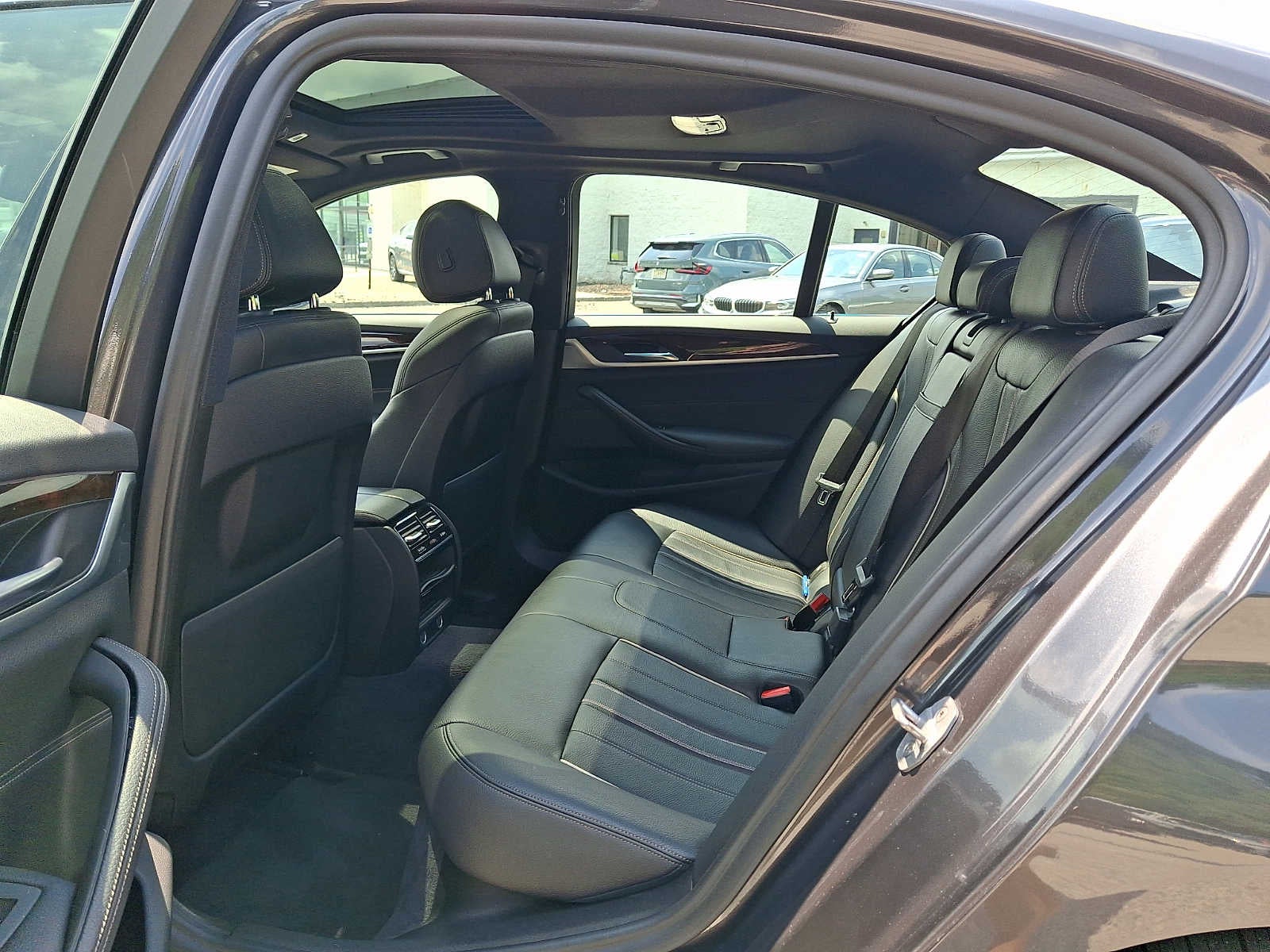 2019 BMW 5 Series 530e - Photo 10
