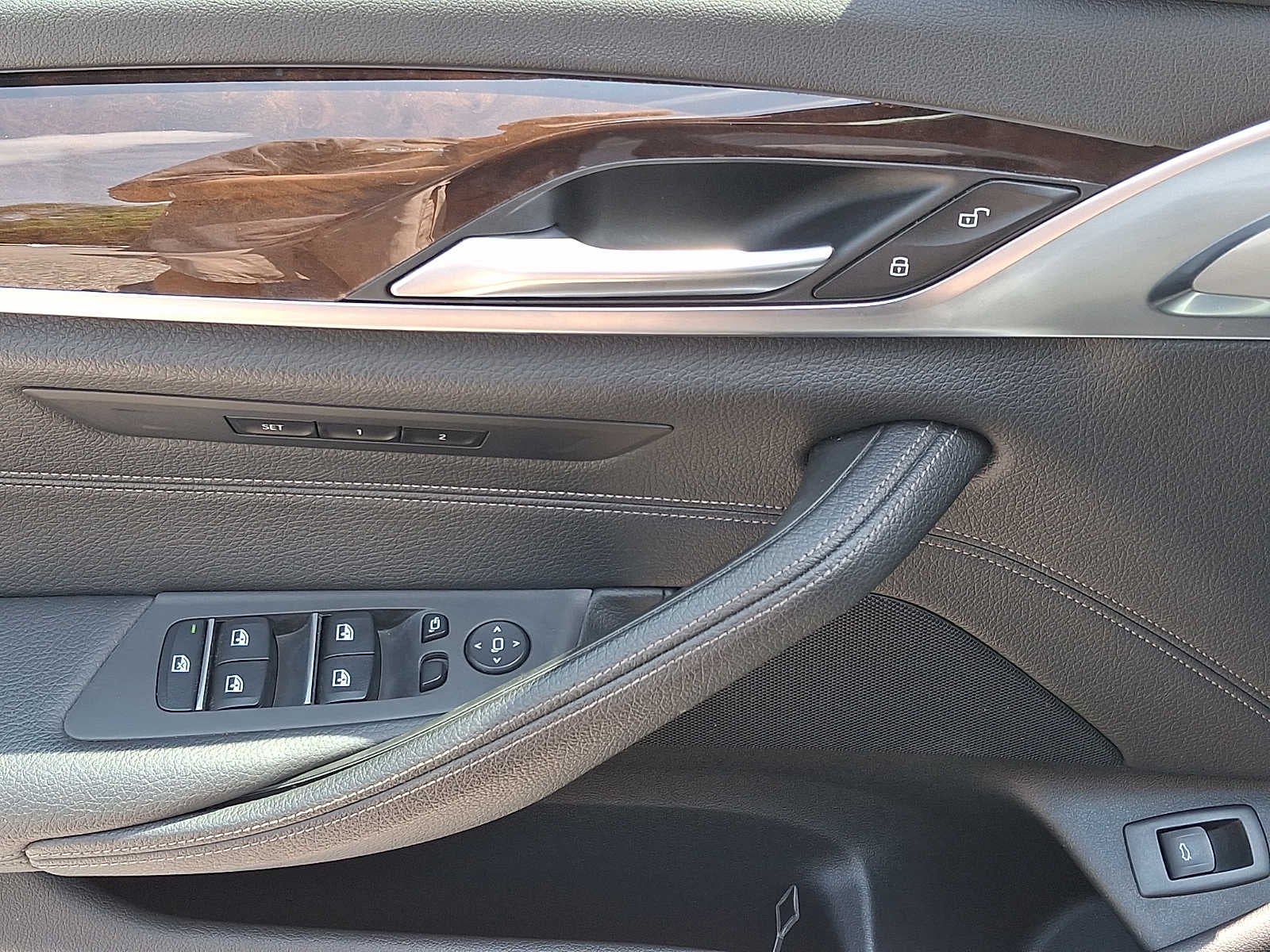 2019 BMW 5 Series 530e - Photo 12