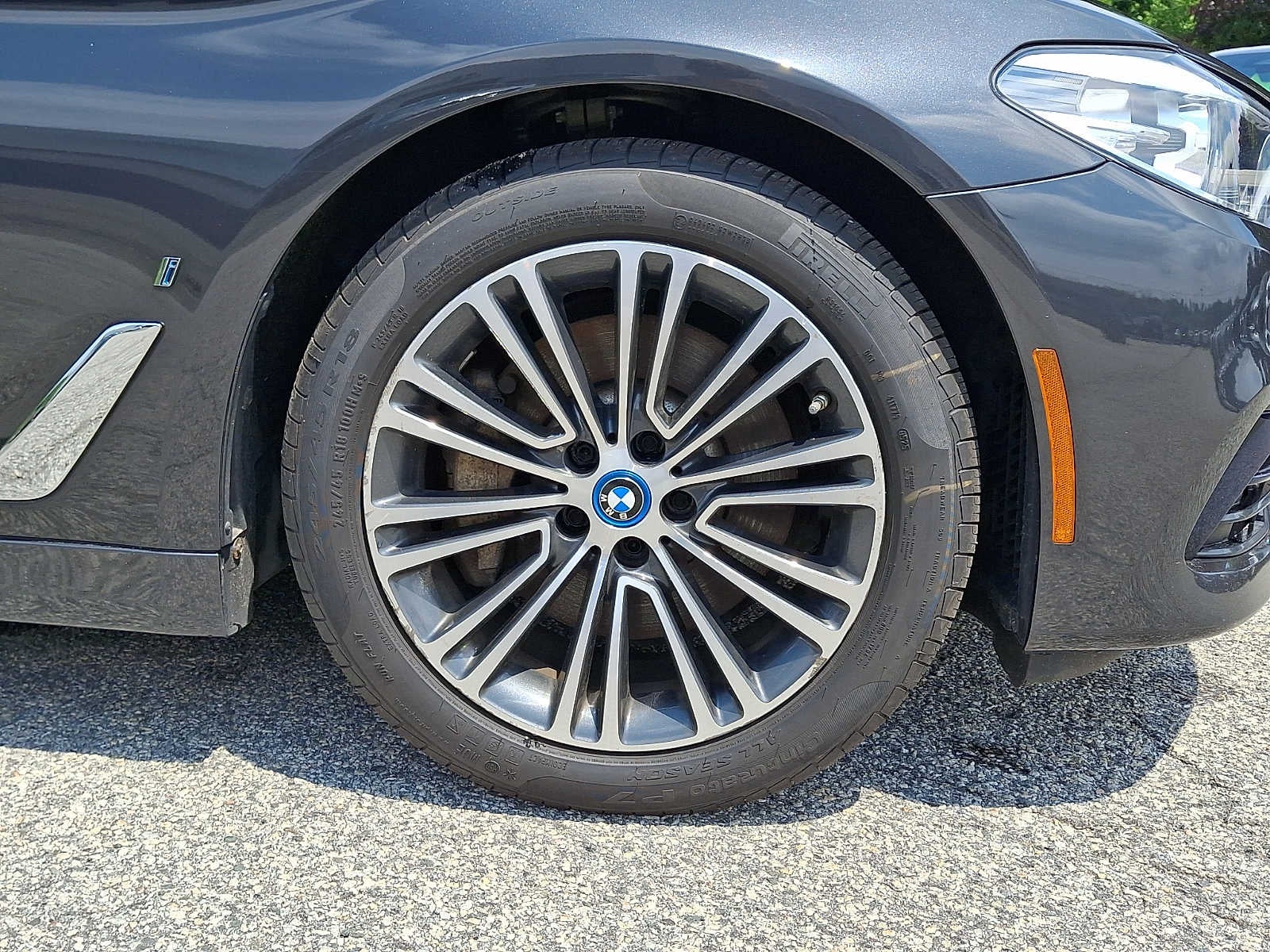 2019 BMW 5 Series 530e - Photo 8