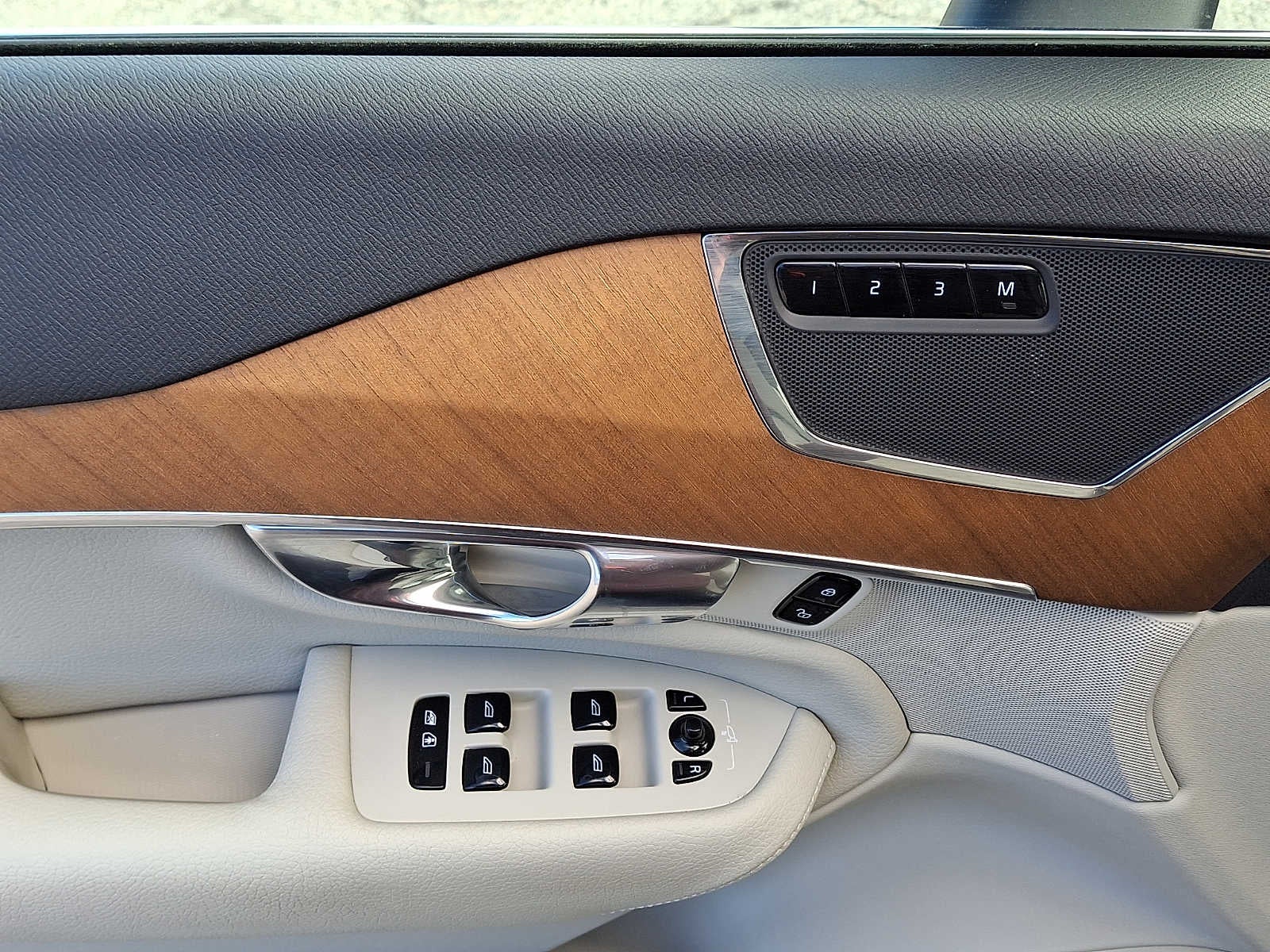 2021 Volvo XC90 T5 AWD Momentum 7P