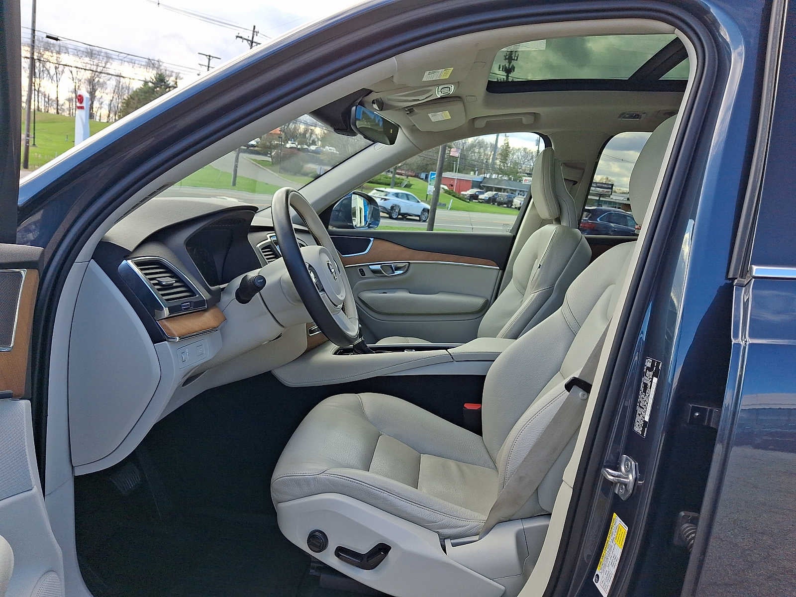 2021 Volvo XC90 T5 AWD Momentum 7P