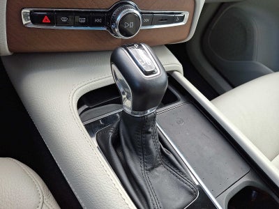 2021 Volvo XC90 T5 AWD Momentum 7P
